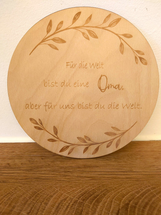 Schild mit Spruch "Für die Welt bist du eine Oma"